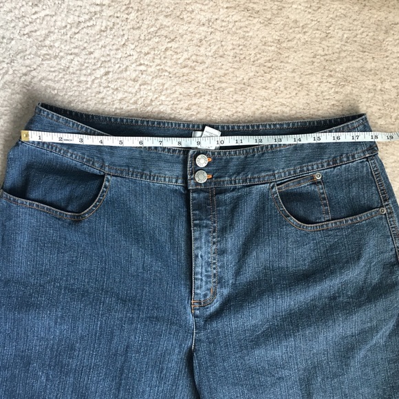 Chico’s Cropped Blue Jeans size 3 (XL) - Picture 6 of 9